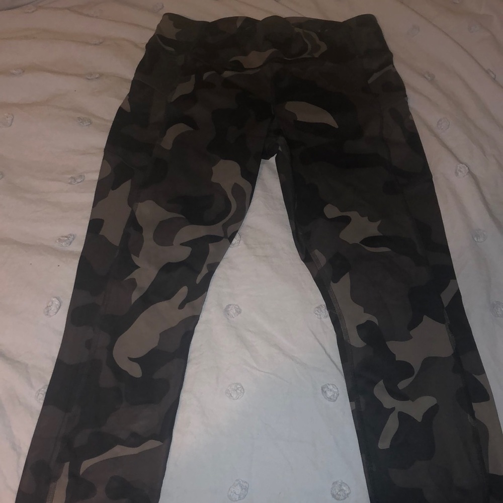 Athleta Dark Grey Camo Athletic Leggings